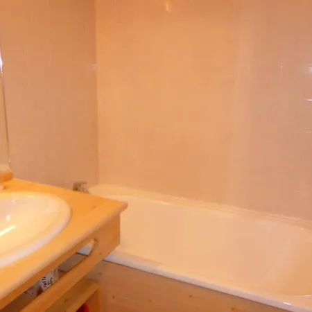 Apartment Renove 4 Pers, Balcon Sud, Plein Centre, Proche Et Piscine! - Fr-1-342-187 Areches